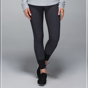 Lululemon En Route Crop, black w/ diamond dots